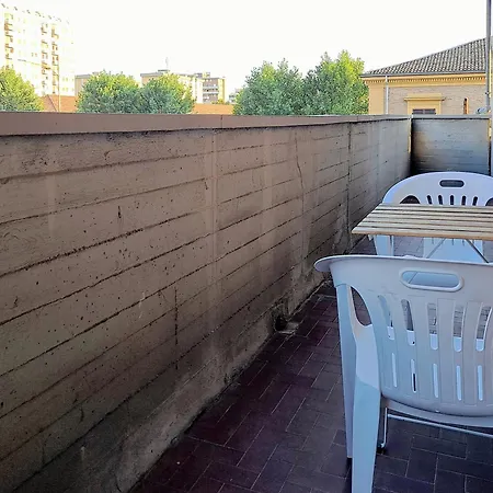 Vicino A Parcheggi Gratuiti - Vicino Al Centro Apartamento Módena